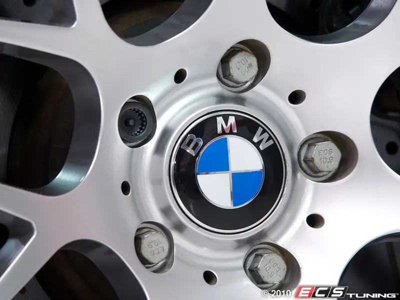 Genuine BMW - 36136786419 - Wheel Lock Kit With Key - Set Of Four 