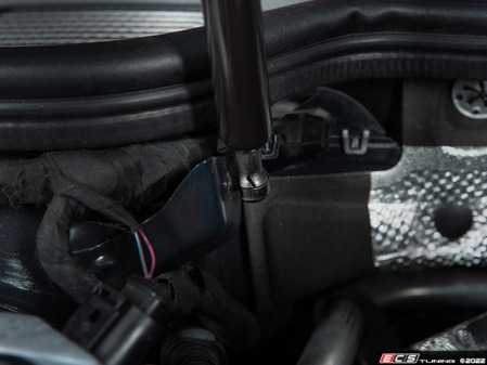 ECS - 015058la01KT - VW MK8 GTI / Golf R Hood Strut Conversion Kit