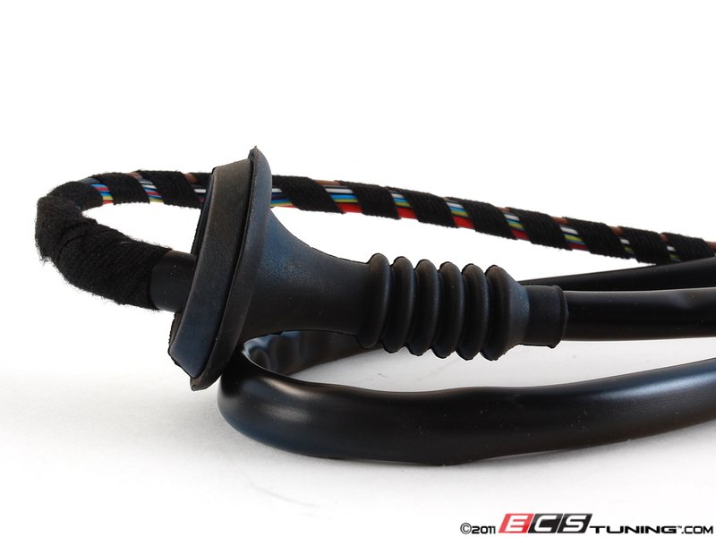 ECS News - Genuine BMW Trailer Hitch Kit for your BMW E83 X3