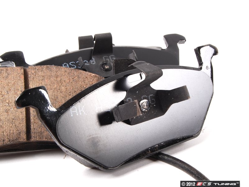 Akebono EUR768A Front Euro Ceramic Brake Pad Set