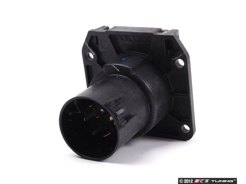 ECS News VW Tiguan Trailer Hitch Kit