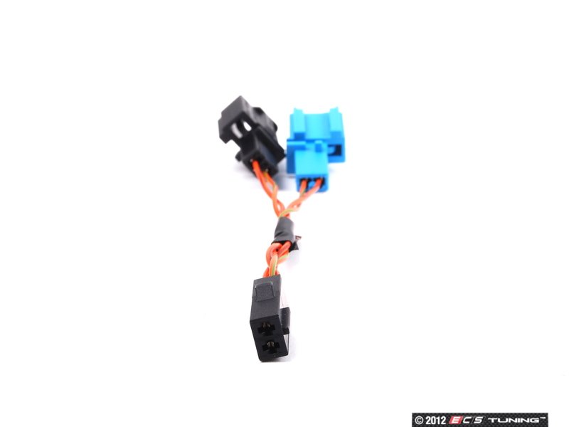 ECS News VW Tiguan Trailer Hitch Kit