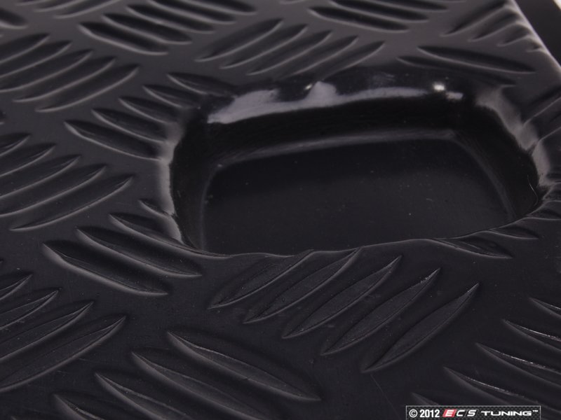 ECS News Porsche Cayenne Luggage Compartment Liner