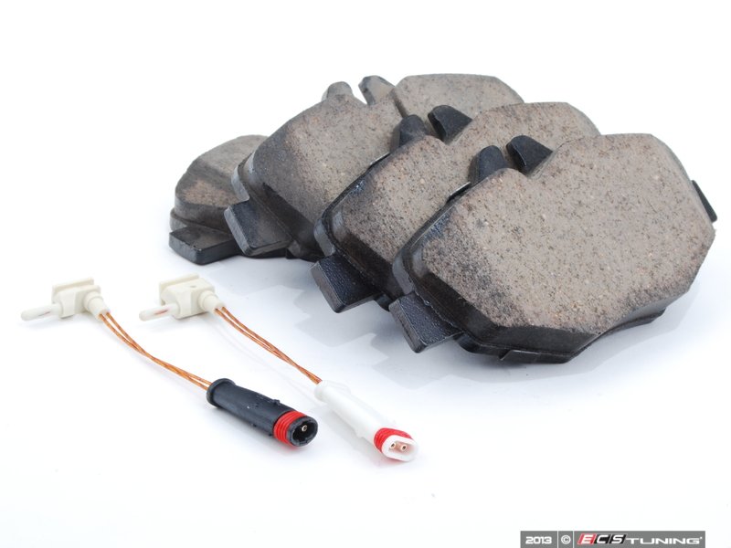 Akebono EUR987 Front Euro Ceramic Brake Pad Set