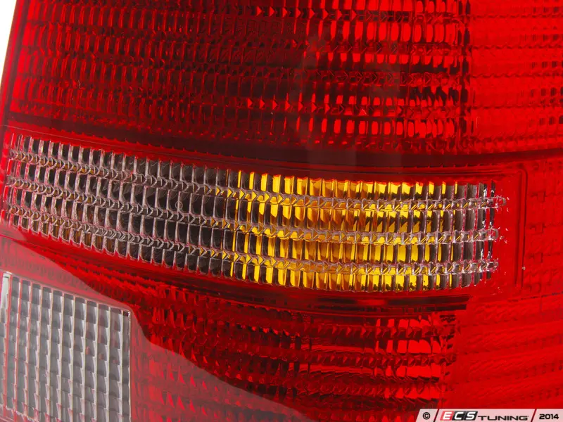 TYC - 1J9998002 - Ocean Style Tail Light Set