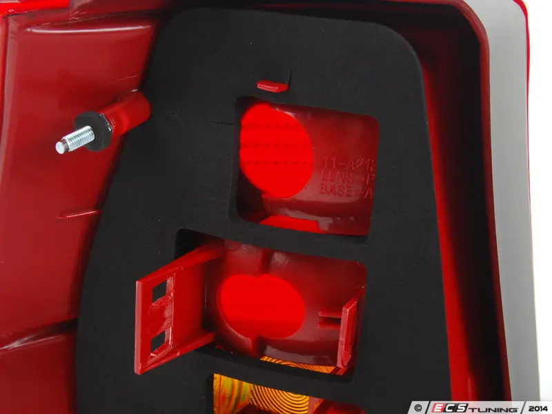 TYC - 1J9998002 - Ocean Style Tail Light Set