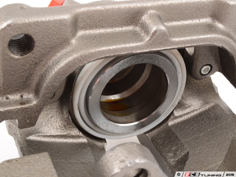 ECS News Centric Calipers for your BMW E46 323/325/328