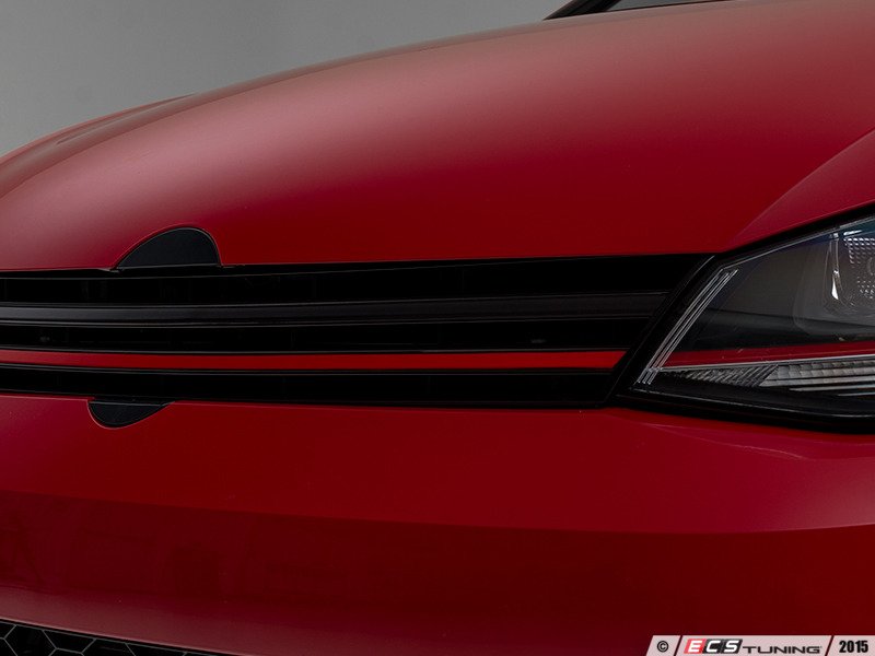 ECS - 019252ECS01-03A - Golf R Badgeless Grille - With Red Strip