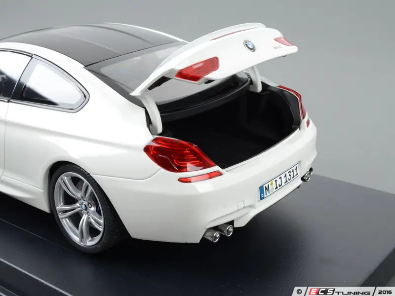 1:18 BMW M6 Coupe Scale Model - White